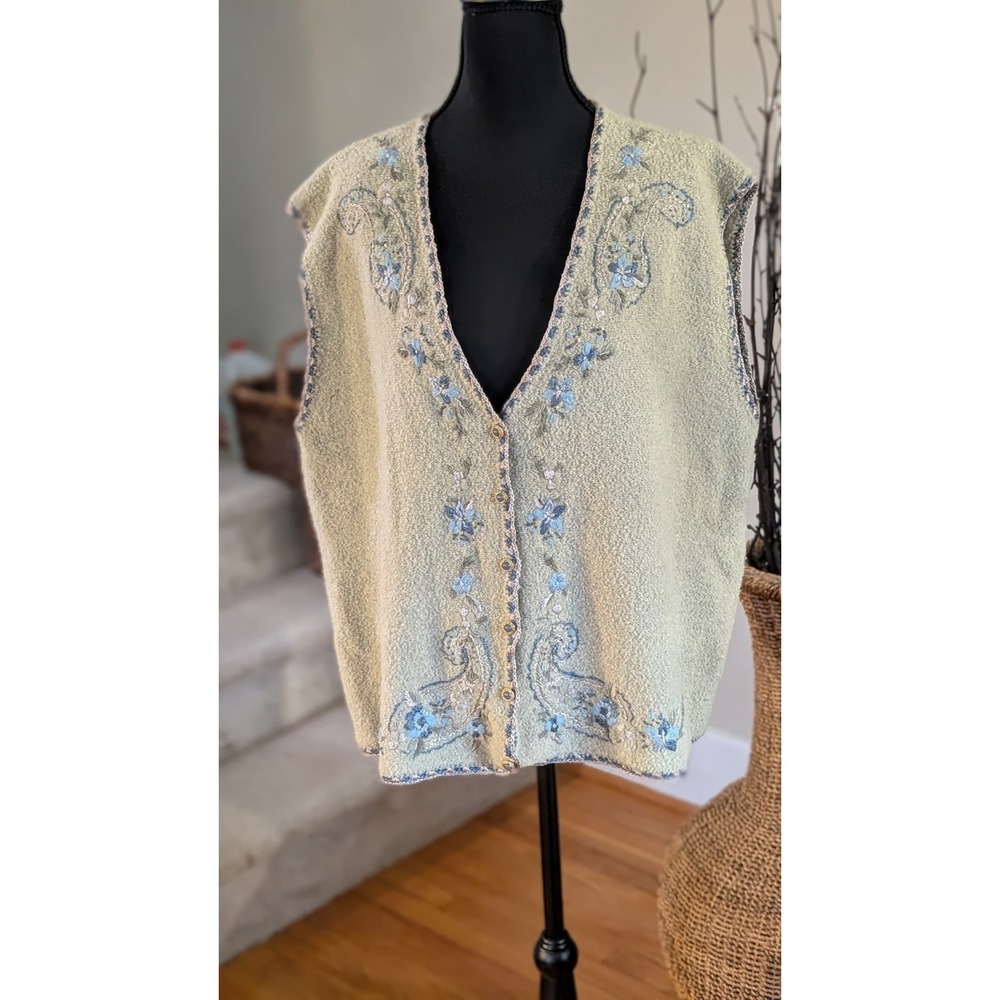 Koret Women's 2X Embroidered Sweater Vest Button Front Textured‎ Knit Beige Blue